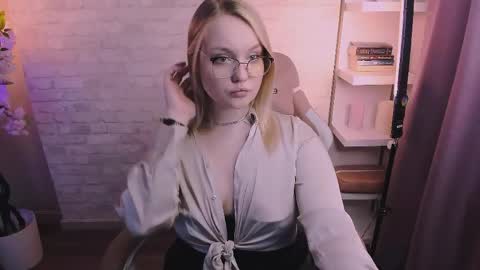 Snapshot of serena_johnsons chatting on April 1, 2026, 7:53 am Serena online show from April 1, 2026, 7:53 am