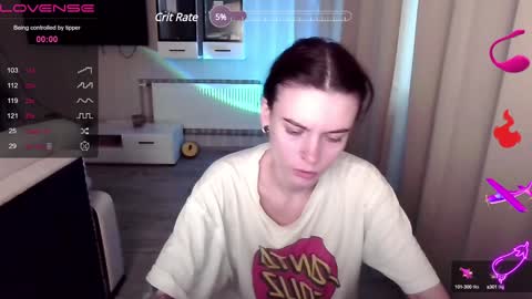 Snapshot of serenamilss chatting on December 5, 2024, 12:22 pm serenamilss online show from December 5, 2024, 12:22 pm