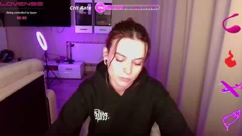 Snapshot of serenamilss chatting on September 30, 2025, 4:23 pm serenamilss online show from September 30, 2025, 4:23 pm