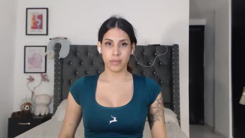 Snapshot of serenaroussee chatting on December 6, 2024, 2:24 am sararoussee online show from December 6, 2024, 2:24 am