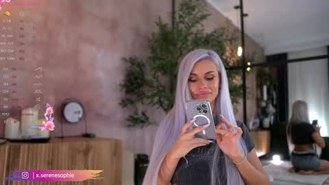 Snapshot of serene_sophiex chatting on September 19, 2025, 8:42 pm Serene Sophiex online show from September 19, 2025, 8:42 pm