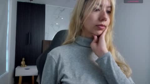 Serene online show from October 10, 2025, 12:48 pm