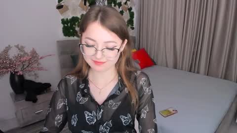 Snapshot of sereneflame chatting on February 4, 2025, 7:11 pm Ophelia online show from February 4, 2025, 7:11 pm