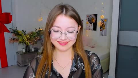 Snapshot of sereneflame chatting on February 24, 2025, 4:04 pm Ophelia online show from February 24, 2025, 4:04 pm