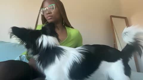 Serenity Bee   online show from November 18, 2025, 3:49 pm