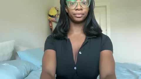Serenity Bee   online show from April 29, 2026, 2:43 pm