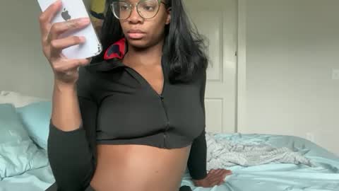 Serenity Bee   online show from April 29, 2026, 9:32 pm