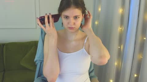 Snapshot of sereta_fin chatting on December 20, 2024, 10:38 am Hey Guys and Girls non-binary personalities Im Sereta online show from December 20, 2024, 10:38 am