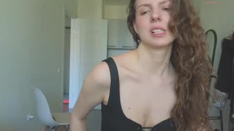 Hey Guys and Girls non-binary personalities  Im Sereta online show from June 7, 2026, 10:41 am