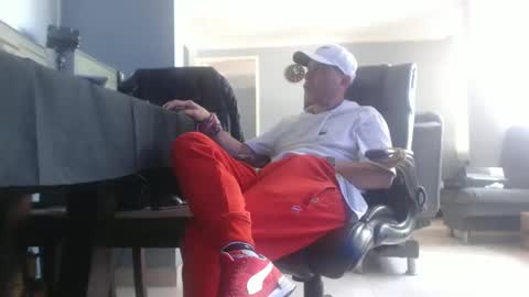 Snapshot of serioyhetero19 chatting on January 29, 2025, 7:00 pm hetero serio discreto online show from January 29, 2025, 7:00 pm