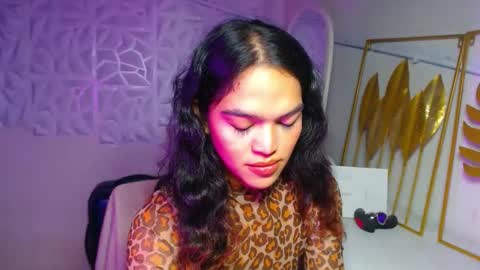 Snapshot of servicedoll18 chatting on December 1, 2025, 4:01 pm Bella online show from December 1, 2025, 4:01 pm