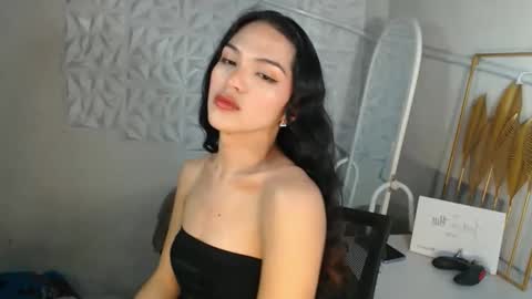 Snapshot of servicedoll18 chatting on April 19, 2026, 12:59 pm Bella online show from April 19, 2026, 12:59 pm