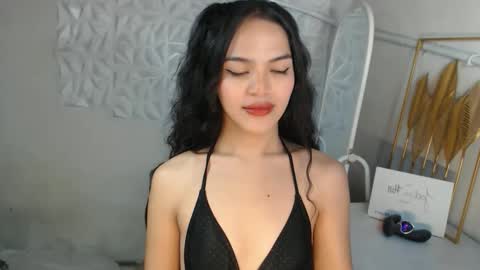Snapshot of servicedoll18 chatting on April 24, 2026, 6:54 pm Bella online show from April 24, 2026, 6:54 pm