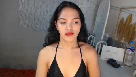 Snapshot of servicedoll18 chatting on April 29, 2026, 5:30 pm Bella online show from April 29, 2026, 5:30 pm