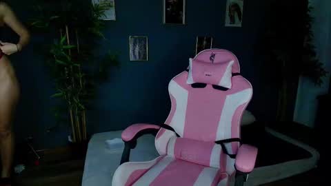 seven_sinsss online show from December 16, 2025, 5:12 am