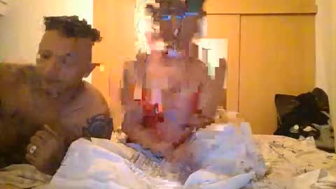 Snapshot of sexmonsterz chatting on March 22, 2026, 9:18 pm Robs and Jenn online show from March 22, 2026, 9:18 pm