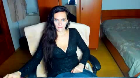Snapshot of sexqueen1111 chatting on June 4, 2026, 2:06 am sexqueen1111 online show from June 4, 2026, 2:06 am