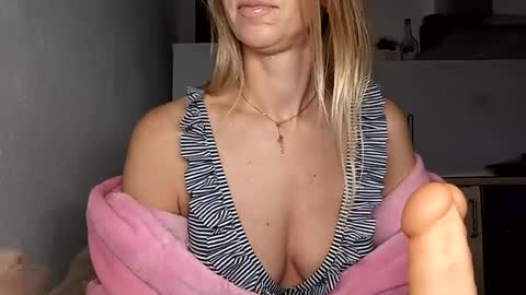 Snapshot of sexualangel chatting on June 17, 2026, 2:36 am Verona online show from June 17, 2026, 2:36 am