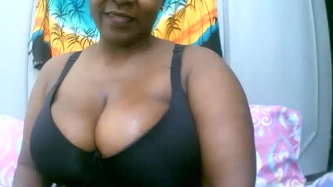sexxi_ebony online show from February 3, 2026, 1:16 pm