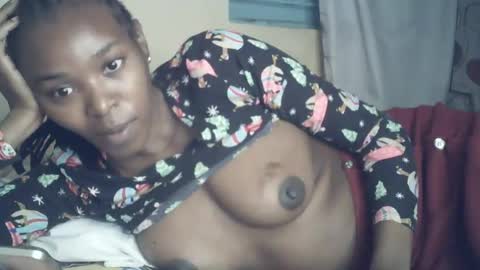 Snapshot of sexxy_curvy23 chatting on July 3, 2026, 3:46 am sexxy_curvy23 online show from July 3, 2026, 3:46 am