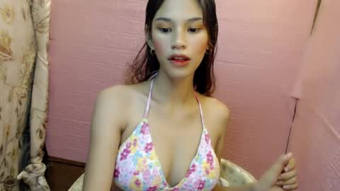 Snapshot of sexxy_dahlia chatting on May 13, 2026, 5:49 am Dahlia online show from May 13, 2026, 5:49 am