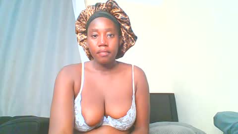 Snapshot of sexxy_thick_ebony chatting on June 16, 2026, 2:03 am Sweet doll online show from June 16, 2026, 2:03 am