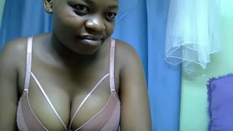 Snapshot of sexxybuttie chatting on May 17, 2026, 8:27 pm African Queen online show from May 17, 2026, 8:27 pm