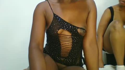Snapshot of sexy__lips chatting on December 28, 2024, 7:43 pm Tina online show from December 28, 2024, 7:43 pm