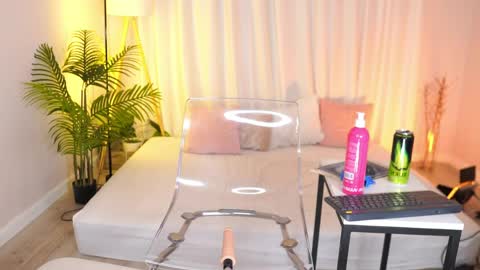 Snapshot of sexy_blonde_doll chatting on May 28, 2026, 12:19 am Lina online show from May 28, 2026, 12:19 am