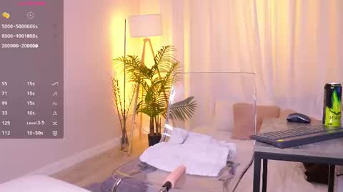 Snapshot of sexy_blonde_doll chatting on June 18, 2026, 12:22 am Lina online show from June 18, 2026, 12:22 am