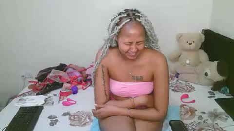 Snapshot of sexy_bluegirl chatting on May 13, 2026, 6:22 am sexy_bluegirl online show from May 13, 2026, 6:22 am