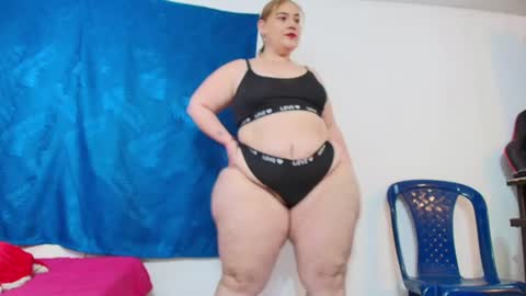 Snapshot of sexy_curvi chatting on June 26, 2026, 4:00 pm karla instagram online show from June 26, 2026, 4:00 pm
