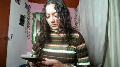 sexy lolas online show from May 18, 2026, 3:57 am
