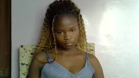 Molyne online show from January 17, 2026, 1:43 am