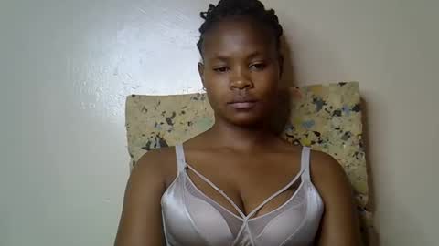 Molyne online show from April 29, 2026, 12:05 am