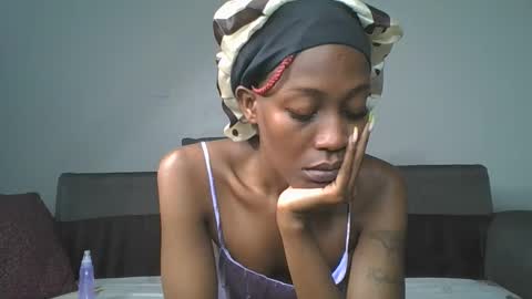 Snapshot of sexy_momah chatting on May 23, 2026, 6:29 am SEXY MOMAH online show from May 23, 2026, 6:29 am