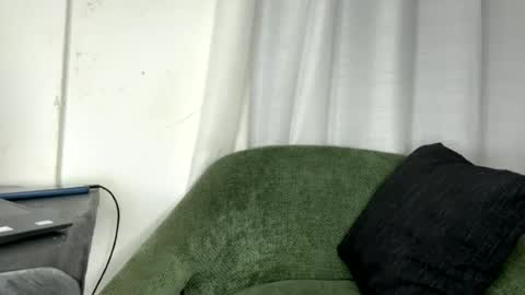 Snapshot of sexy_n_thick chatting on June 19, 2026, 2:27 am Lyn online show from June 19, 2026, 2:27 am