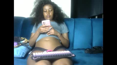 Snapshot of sexy_pigeon chatting on May 18, 2026, 12:18 am sexy pigeon online show from May 18, 2026, 12:18 am