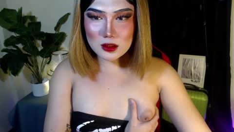 Snapshot of sexy_rc18 chatting on June 19, 2026, 6:23 pm RC online show from June 19, 2026, 6:23 pm