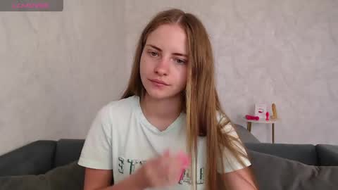 Snapshot of sexy_sansa chatting on June 3, 2026, 7:55 am Alina online show from June 3, 2026, 7:55 am