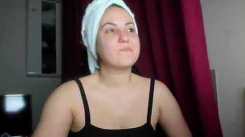 Snapshot of sexy_slimm25 chatting on April 7, 2026, 11:04 pm Slimm online show from April 7, 2026, 11:04 pm