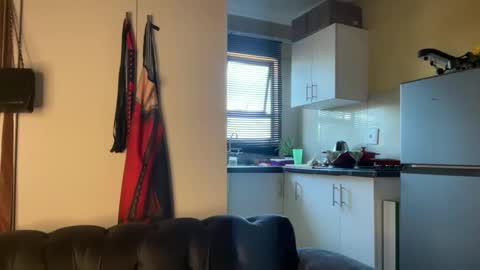 sexyasszeeee online show from December 3, 2025, 9:40 am