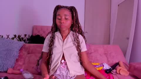 sofia online show from September 18, 2025, 2:02 am