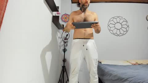 Antonioylola online show from December 22, 2024, 11:54 am