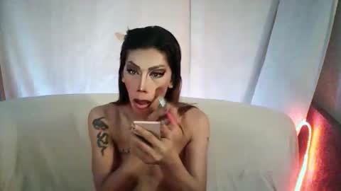 Snapshot of sexydevine_34 chatting on May 28, 2026, 11:57 pm Devine online show from May 28, 2026, 11:57 pm