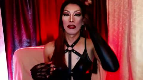 Snapshot of sexydevine_34 chatting on June 25, 2026, 2:11 am Devine online show from June 25, 2026, 2:11 am
