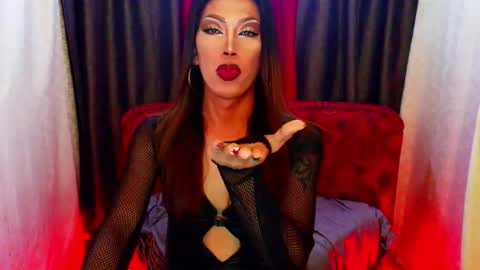 Snapshot of sexydevine_34 chatting on July 15, 2026, 8:58 pm Devine online show from July 15, 2026, 8:58 pm