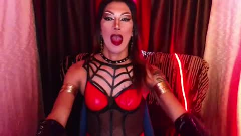Snapshot of sexydevine_34 chatting on July 24, 2026, 8:51 pm Devine online show from July 24, 2026, 8:51 pm