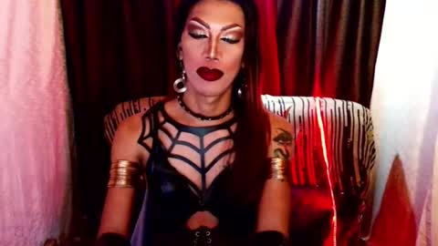 Snapshot of sexydevine_34 chatting on July 28, 2026, 9:47 pm Devine online show from July 28, 2026, 9:47 pm