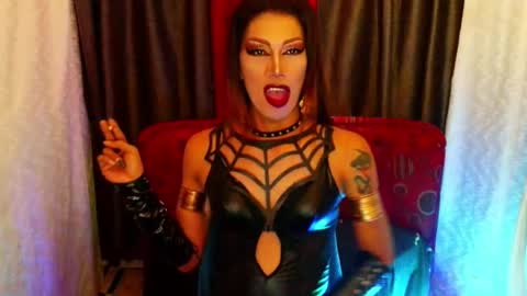 Snapshot of sexydevine_34 chatting on August 4, 2026, 10:34 pm Devine online show from August 4, 2026, 10:34 pm